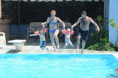 Three-room apartment a stones throw from the sea