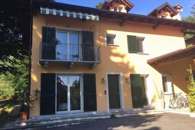 The comfortable house with big pool in the center of Mergozzo