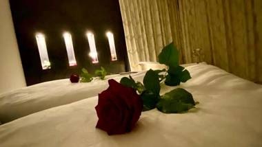 Merangardenvilla adults only