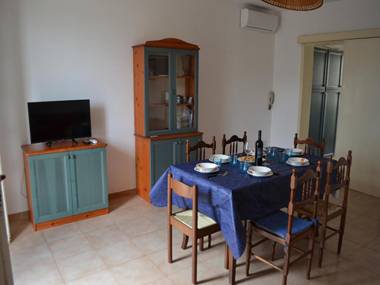 Cosy Apartment Near The Beach With Balcony; Pets Allowed