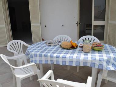 Charming Holiday Home Near The Beach With A Terrace; Parking Available Pets