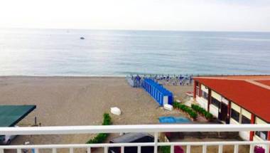 One bedroom appartement at Mascali 10 m away from the beach with sea view furnished terrace and wifi