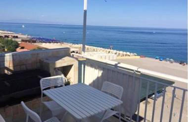 One bedroom appartement at Mascali 10 m away from the beach with sea view furnished terrace and wifi