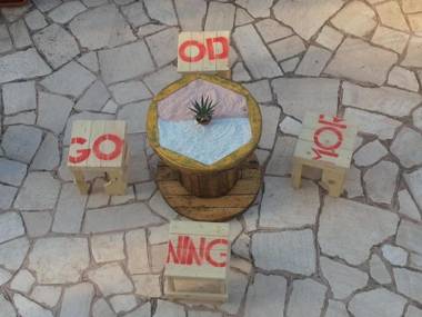 Art B&B Joyful People