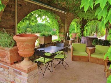 Agriturismo with swimming pool in the hills between vineyards olive groves and forests