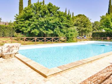Agriturismo with swimming pool quiet valley mountain bikes available
