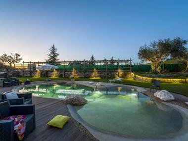 Lavish Holiday Home in Fermo with Swimming Pool