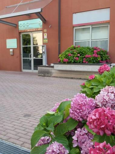 Vista Hotel & Residence