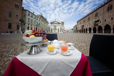 Palazzo Castiglioni Luxury Suites