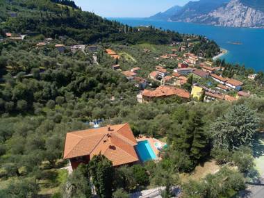 Villa's Apartments with Enchanting Lake View