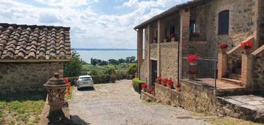 Casale sul Lago Trasimeno