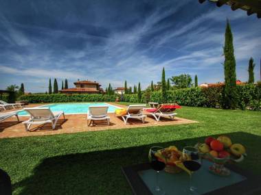 Spacious Cottage in Lucignano with Garden