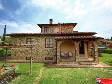 Apartment in Tuscan style with view of the hills and near a village