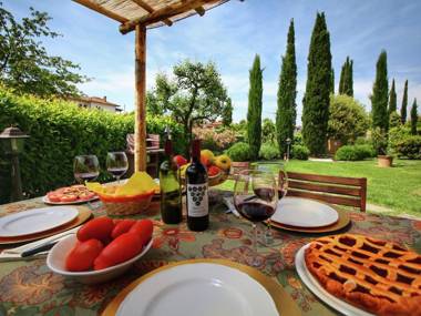 Luxurious Cottage in Lucignano with Pool