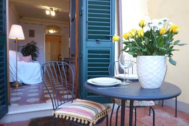 I Pratini Cozy in Center Town with Terrace