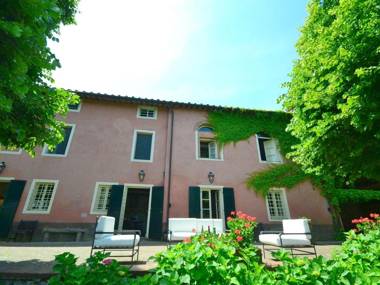 Charming and comfortable villa near Lucca with private pool