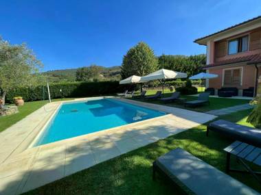 Lovely Villa in Loro Ciuffenna with Swimming Pool