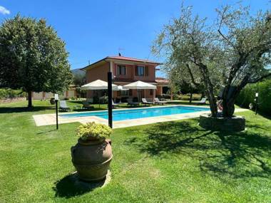 Lovely Villa in Loro Ciuffenna with Swimming Pool