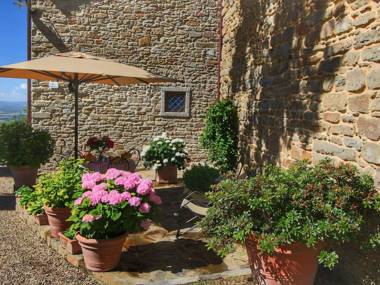 Majestic Farmhouse in Loro Ciuffenna with Pool