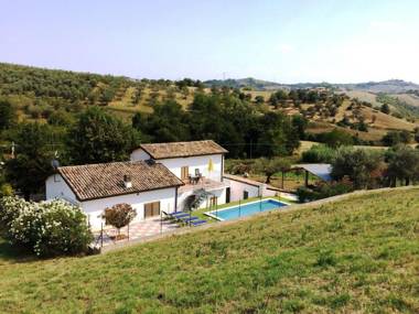 Restful Holiday Home in Picciano with Swimming Pool