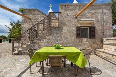 Trullo Ventura by BarbarHouse