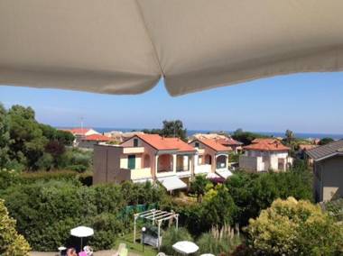 Loano Apartment Pool & Garden