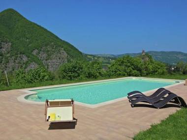 Modern Holiday Home in Imola with Swimming Pool