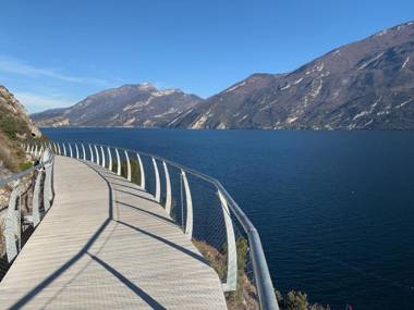 EALA My Lakeside Dream - Adults Friendly