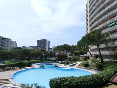 Very nice studio on the first floor with swimming pool and sea view