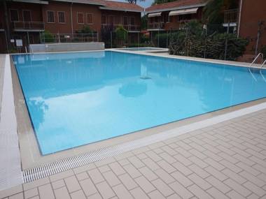 Fantastic villa on two floors with garden and swimming pool