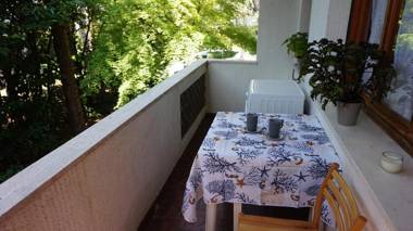 Bright flat on the mezzanine floor with terraces