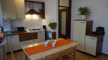 Bright flat on the mezzanine floor with terraces