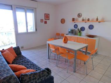 Modern flat on the fourth floor with elevator and a nice terrace