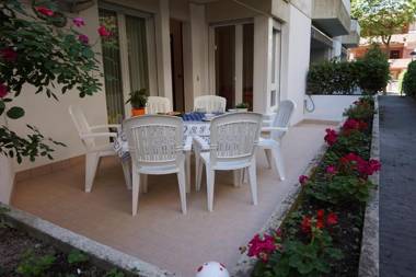 Nice renewed beachfront flat with patio on the ground floor