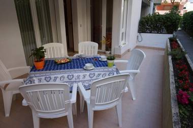 Nice renewed beachfront flat with patio on the ground floor