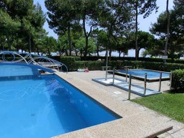 Fantastic three-room apartment with terrace garden swimming pool and sea view