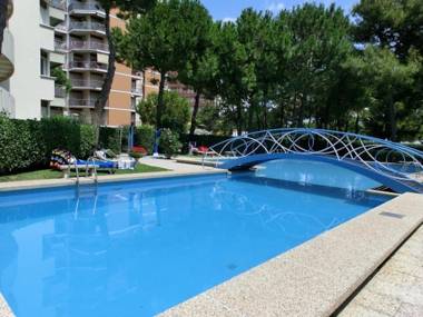 Fantastic three-room apartment with terrace garden swimming pool and sea view