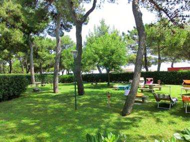 Fantastic three-room apartment with terrace garden swimming pool and sea view