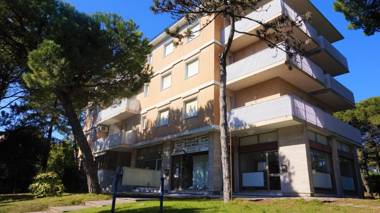 Spacious apartment with terrace in a quiet area in the centre of Lignano Pineta