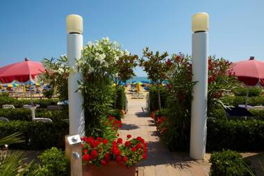 Ruhl Beach Hotel & Suites