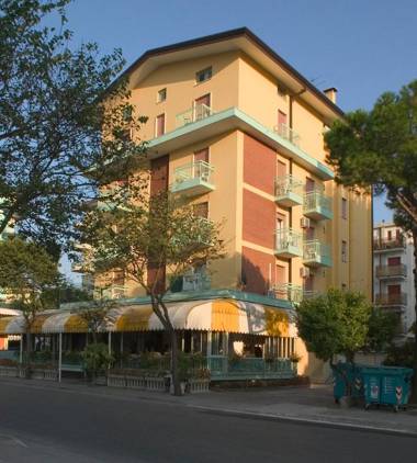 Le Petit Hotel