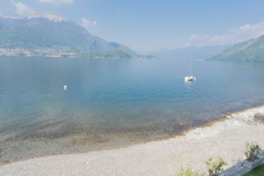 Dream Lake Apartmens Lake View - private beach by Rent All Como