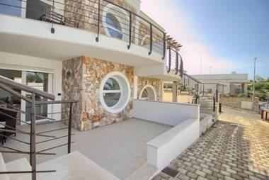 Luci Front Beach House