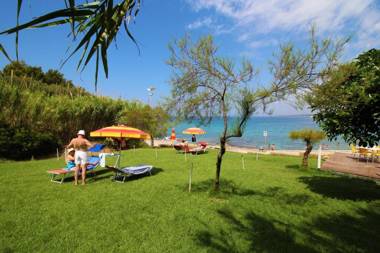 Luci Front Beach House