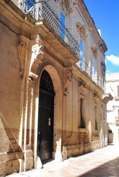 Palazzo Bozzi Corso by La Fiermontina