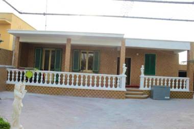 2 bedrooms villa at Spiaggiabella 50 m away from the beach with sea view and enclosed garden