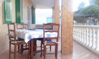 2 bedrooms villa at Spiaggiabella 50 m away from the beach with sea view and enclosed garden