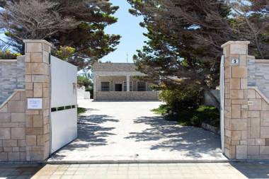 Villa fronte spiaggia con 3 camere e 2 bagni m730