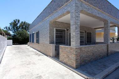 Villa fronte spiaggia con 3 camere e 2 bagni m730