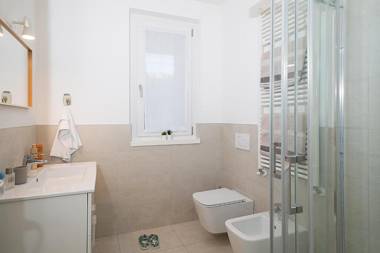 APARTMENTS BREZZA DI LAGO - Regarda Travel